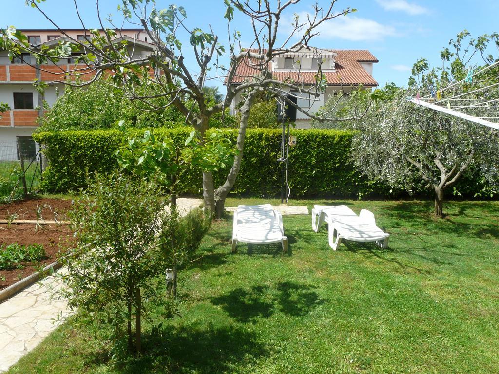 Apartments Mirela Porec Exterior photo