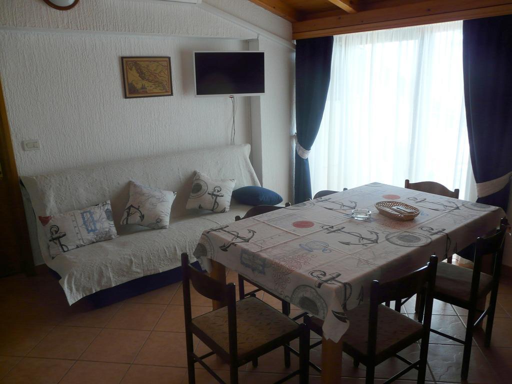 Apartments Mirela Porec Exterior photo