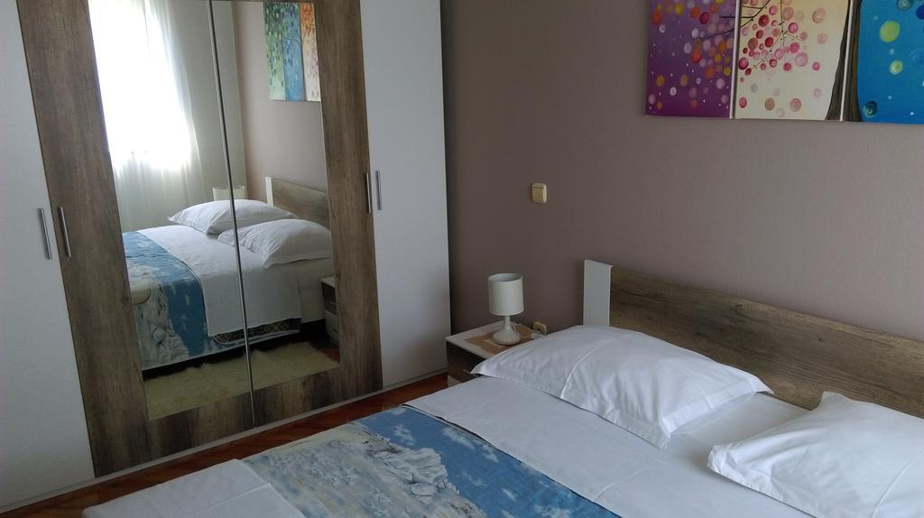 Apartments Mirela Porec Exterior photo