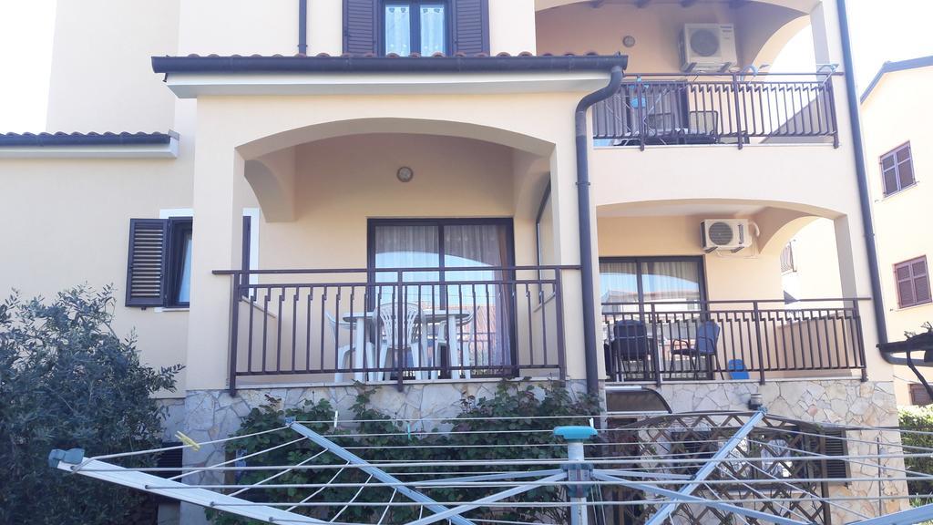 Apartments Mirela Porec Exterior photo