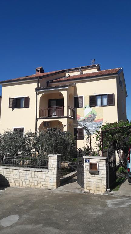 Apartments Mirela Porec Exterior photo