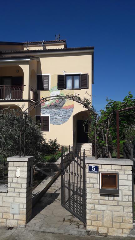 Apartments Mirela Porec Exterior photo
